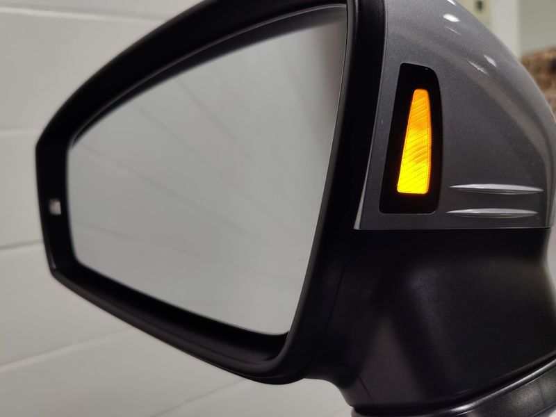 Used 2022 Volkswagen Tiguan SE AWD w/SunroofImage 10