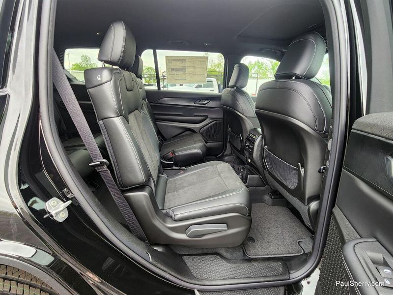 2025 Jeep Grand Cherokee L Altitude X 4x4Image 44