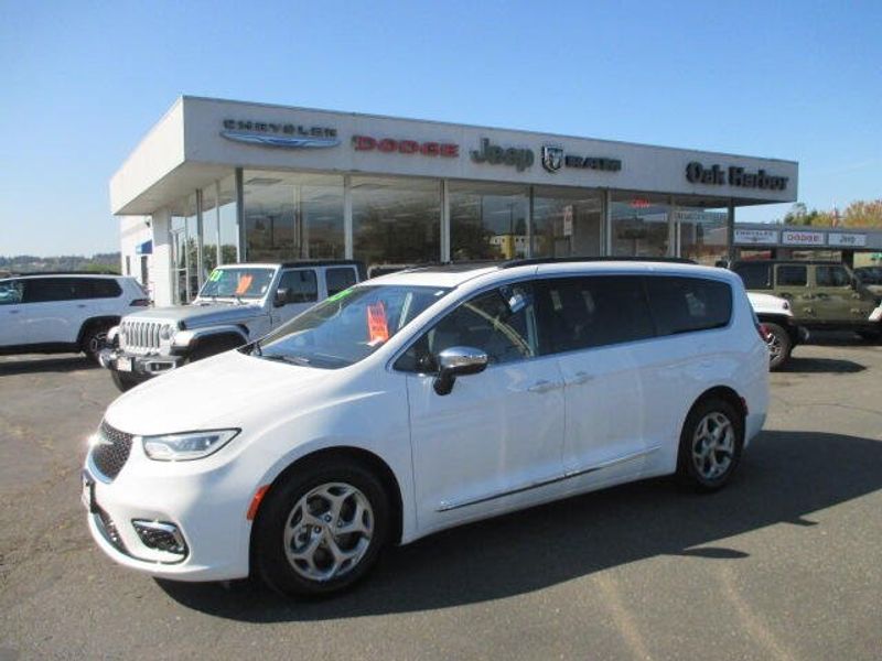 Used 2023 Chrysler Pacifica LimitedImage 33