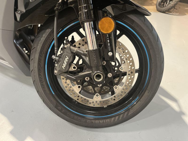 2025 Kawasaki Ninja ZX-6R Image 10