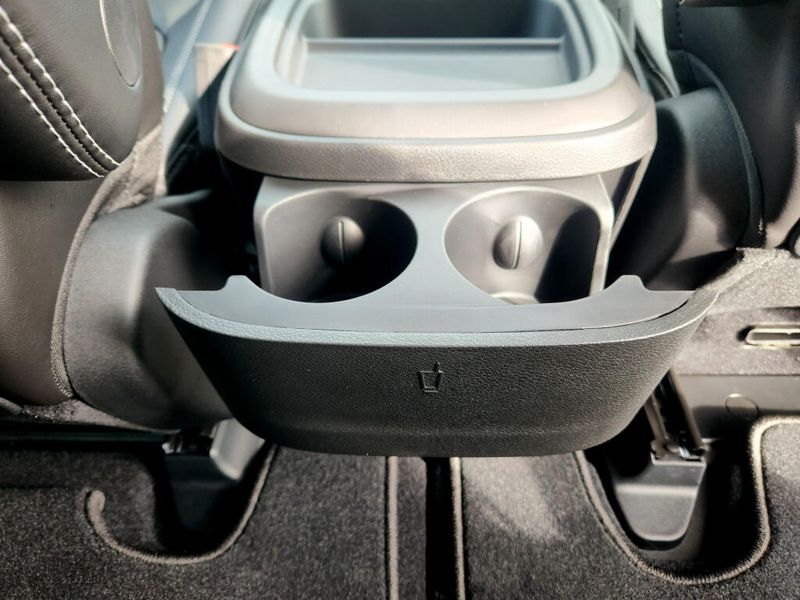 New 2027 Chrysler Pacifica Select