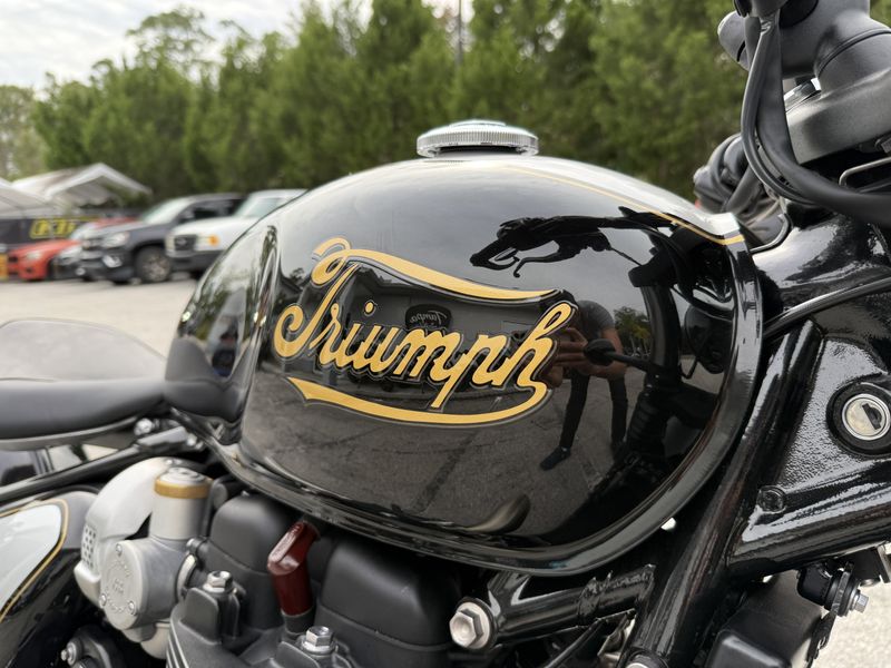 2025 Triumph Bonneville Bobber