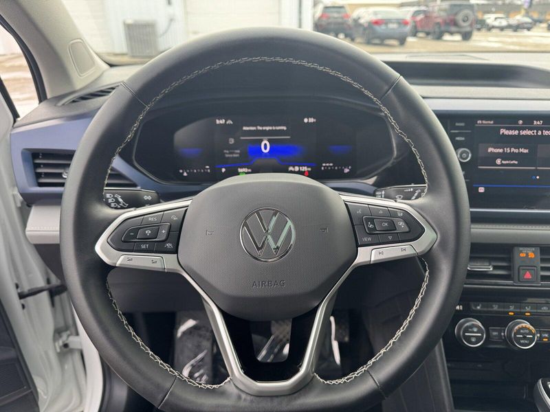 2024 Volkswagen Taos SEImage 17