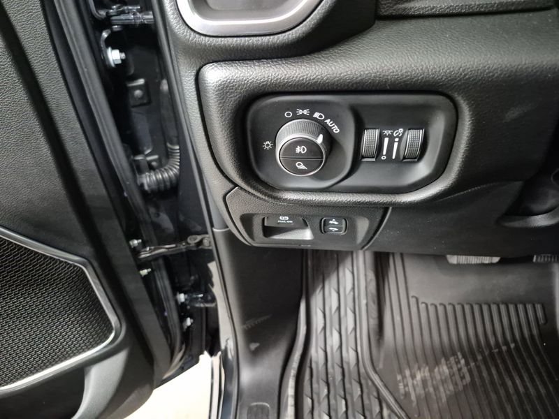 2025 RAM 1500 Laramie Crew Cab 4x4 5