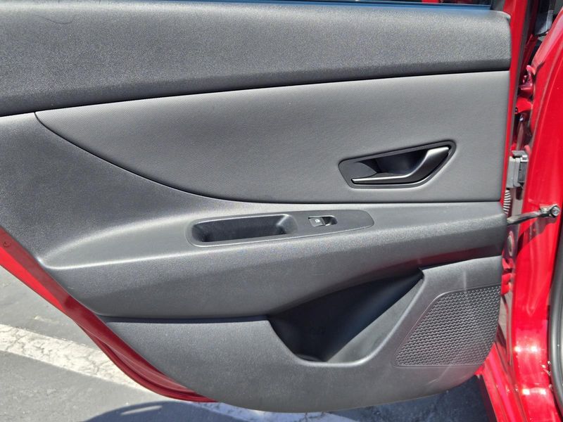 Used 2025 Hyundai Elantra SEL Sport IVT