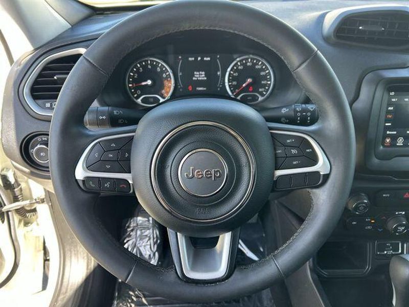 Used 2018 Jeep Renegade LatitudeImage 21