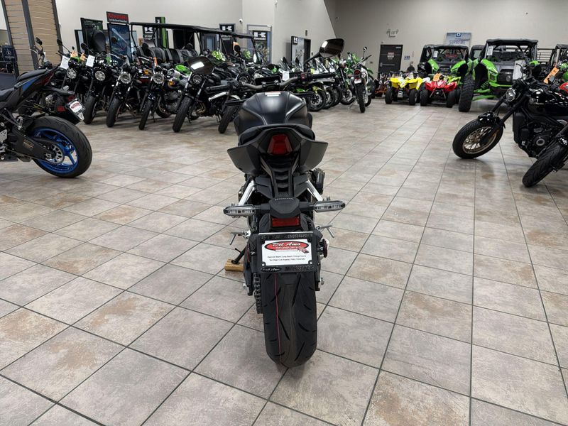 New 2026 Honda CB650R E-CLUTCH Image 16