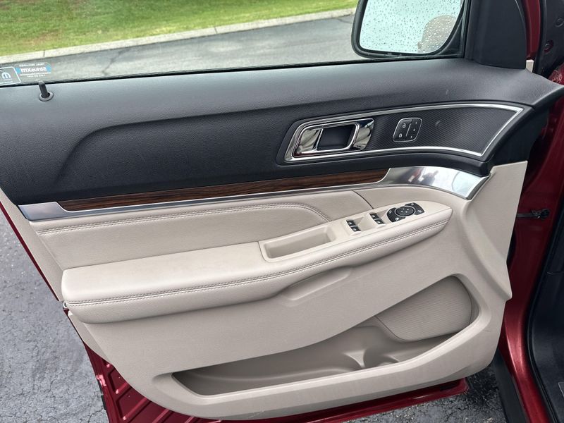 Used 2019 Ford Explorer LimitedImage 18