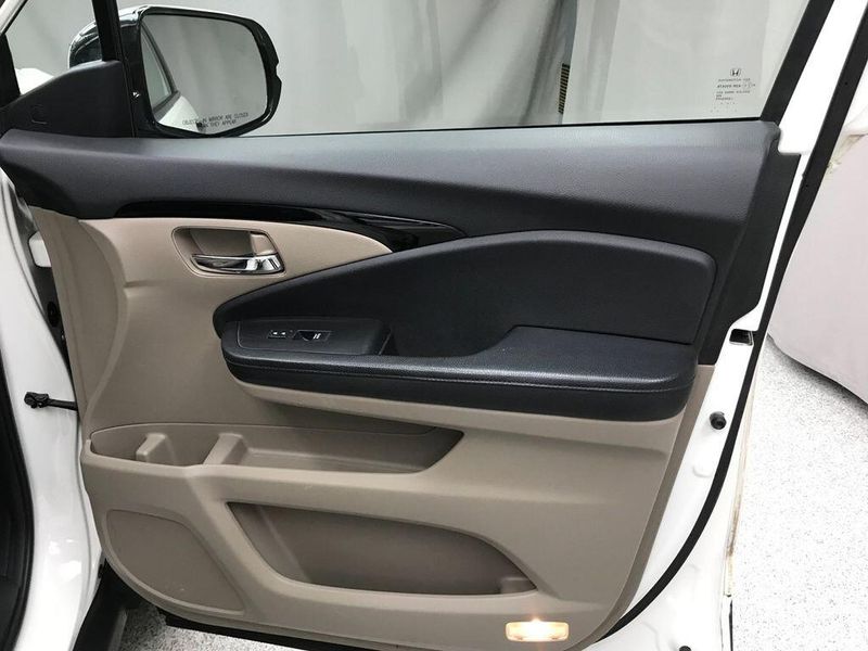 Used 2017 Honda Pilot EliteImage 17