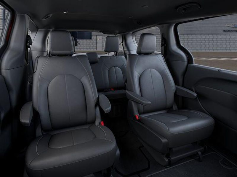 New 2026 Chrysler Pacifica SelectImage 15