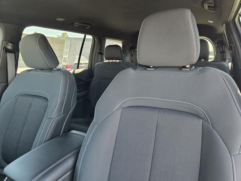 New 2026 Jeep Grand Cherokee L Laredo 4x2