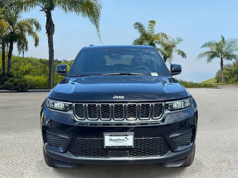 New 2026 Jeep Grand Cherokee Laredo 4x2