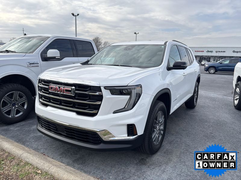 Used 2025 GMC Acadia FWD ElevationImage 1