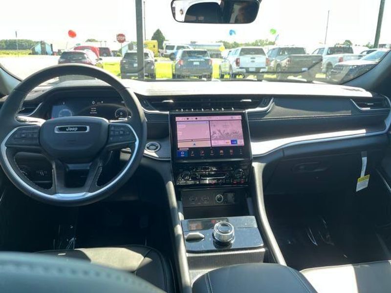 2025 Jeep Grand Cherokee L Limited 4x4