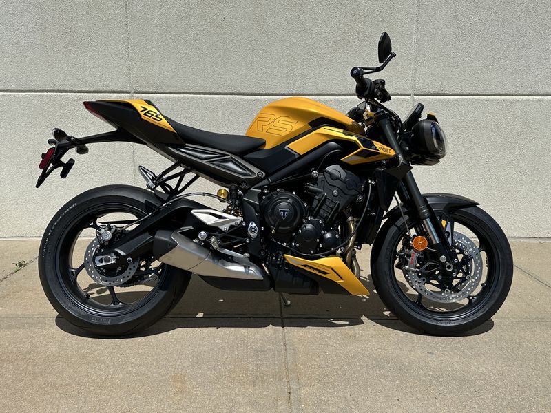 2024 Triumph STREET TRIPLE 765 RSImage 2