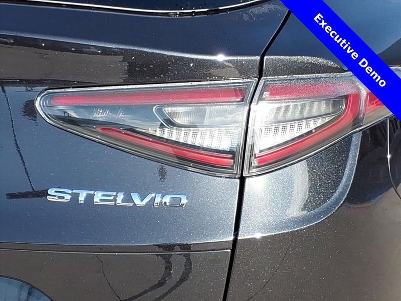 New 2025 Alfa Romeo Stelvio AwdImage 7