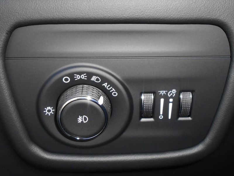 New 2025 Jeep Grand Cherokee L Summit Reserve 4x4Image 19