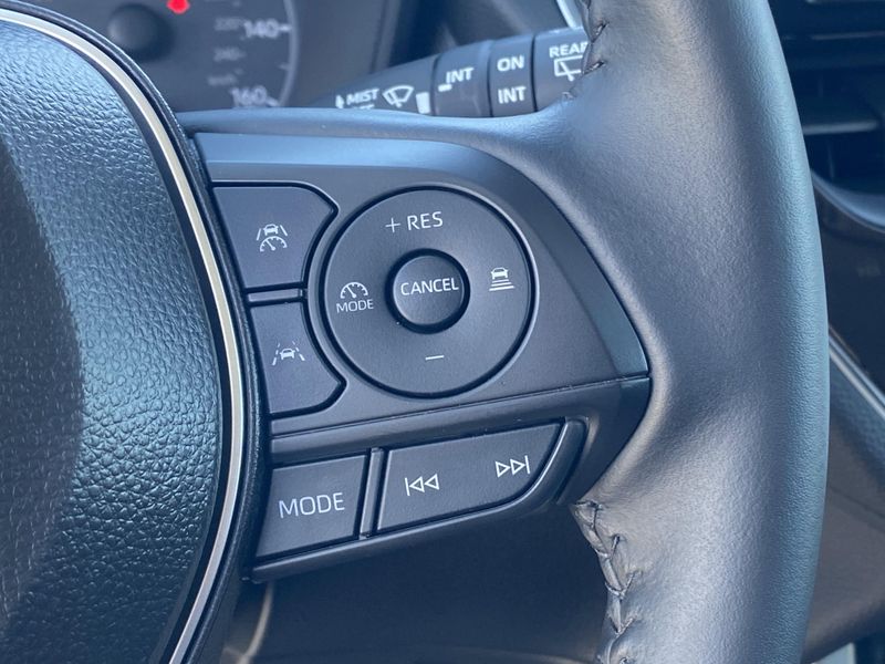 2024 Toyota Corolla Cross LEImage 28