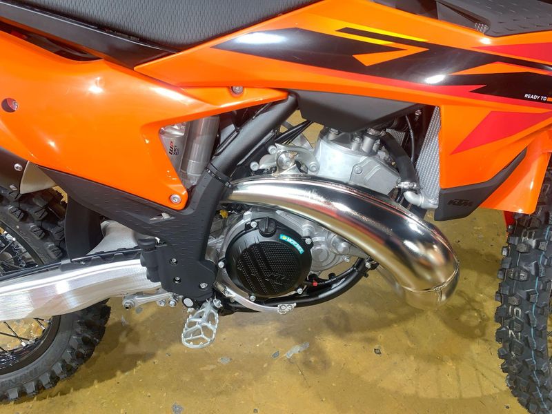 2025 KTM 300 SX Image 15