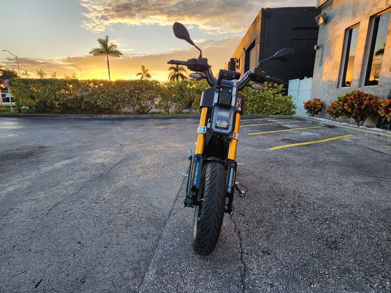 2024 BMW CE 02Image 2