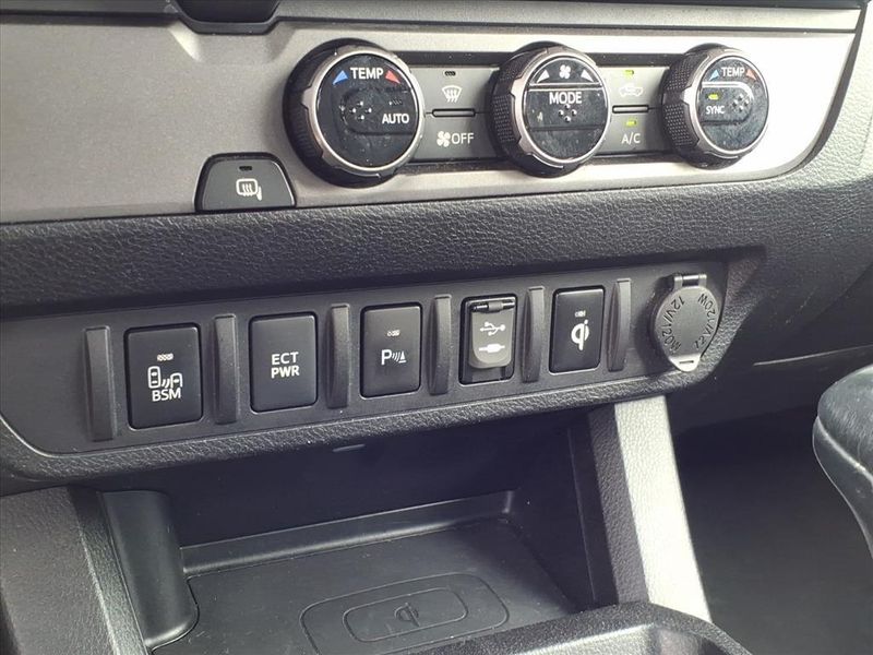 Used 2016 Toyota Tacoma TRD SportImage 19