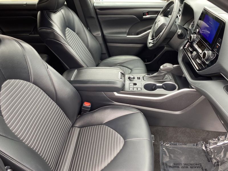 Used 2023 Toyota Highlander XSEImage 10