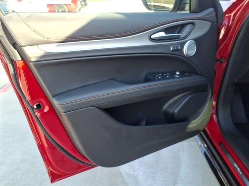 New 2025 Alfa Romeo Stelvio Intensa AwdImage 14