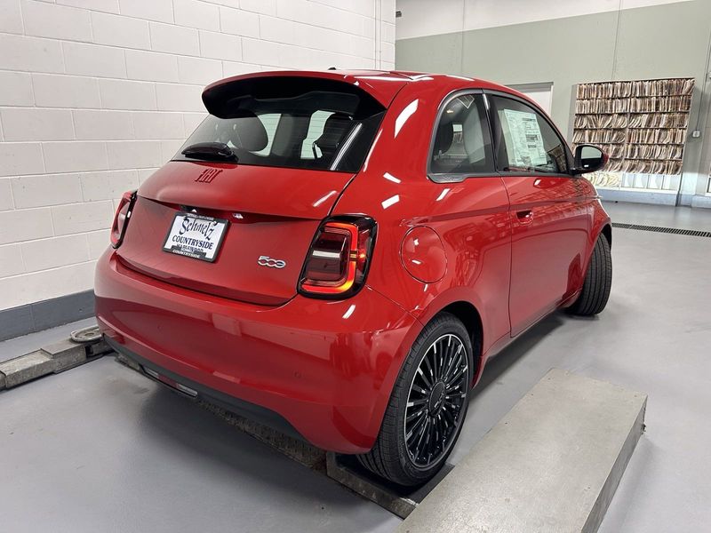 2024 Fiat 500e Inspi(red)Image 6