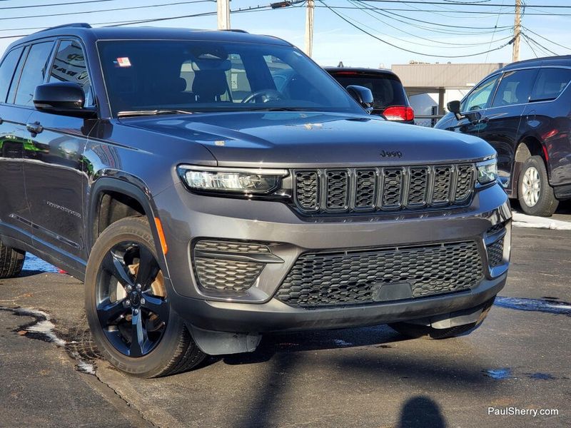 Used 2022 Jeep Grand Cherokee Altitude