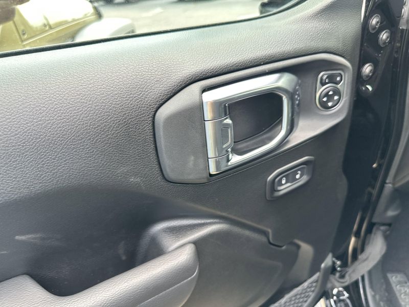 2025 Jeep Wrangler 2-door RubiconImage 12