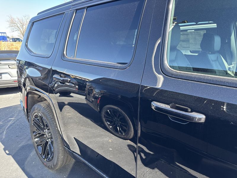 2026 Jeep Grand Wagoneer Limited Reserve 4x4Image 5