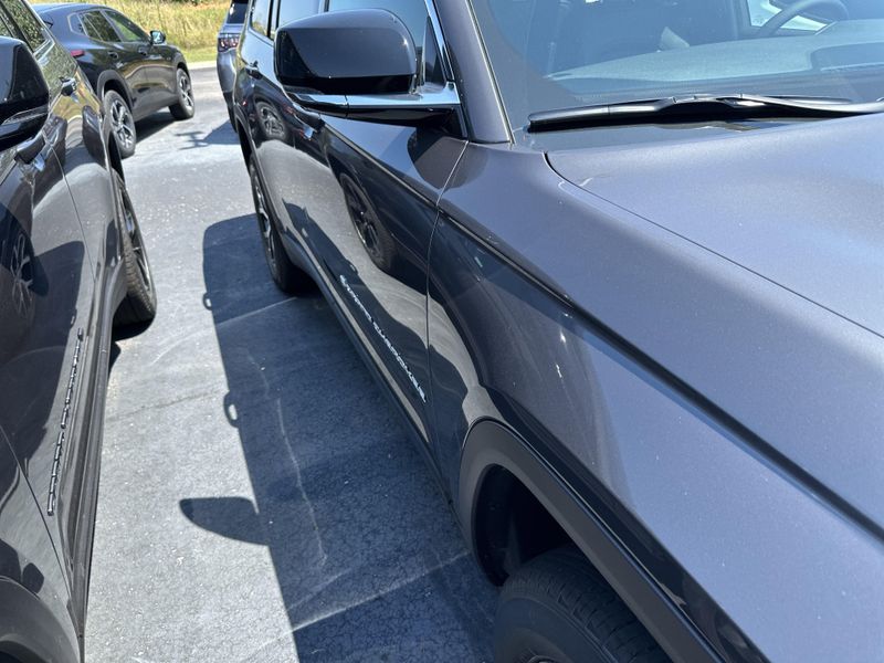 New 2025 Jeep Grand Cherokee L Limited 4x4Image 4