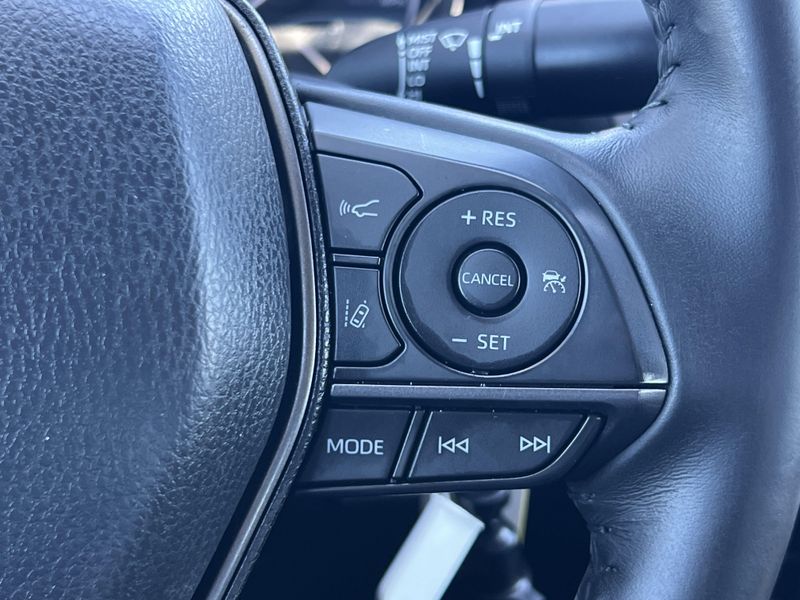 Used 2022 Toyota Camry SEImage 10