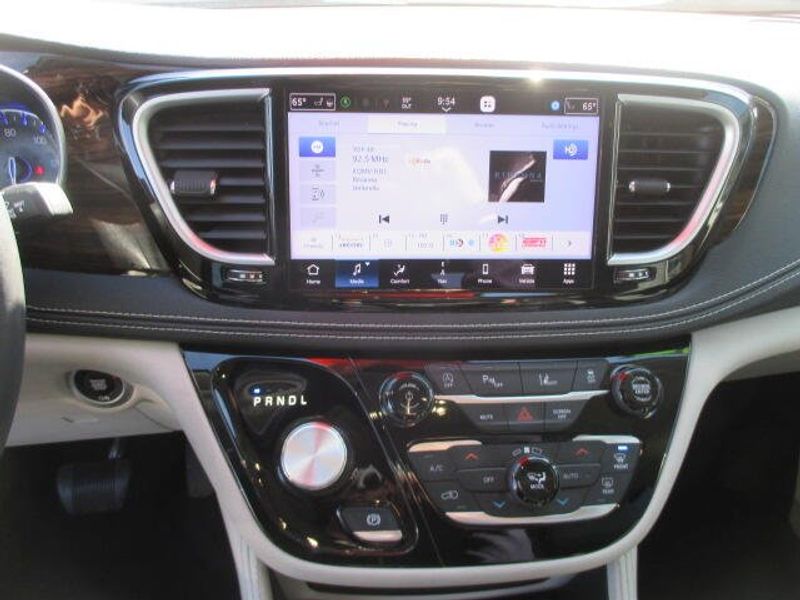 Used 2023 Chrysler Pacifica LimitedImage 21