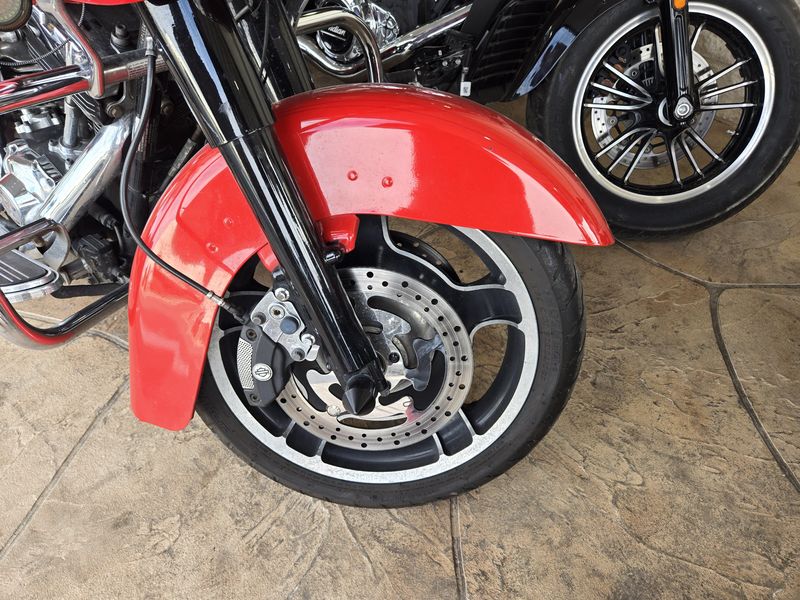USED 2010 HARLEY ROAD GLIDE CUSTOM BASE Image 14