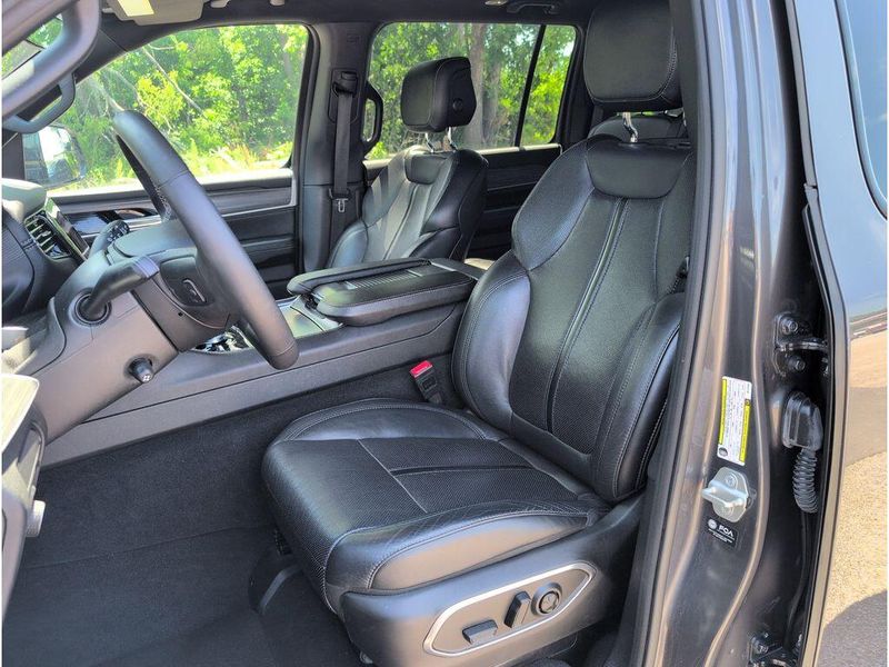 2024 Jeep Wagoneer L Series IIImage 11