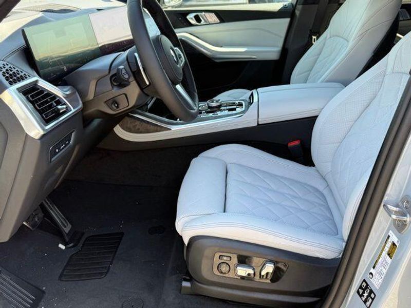 New 2026 BMW X7 xDrive40iImage 17