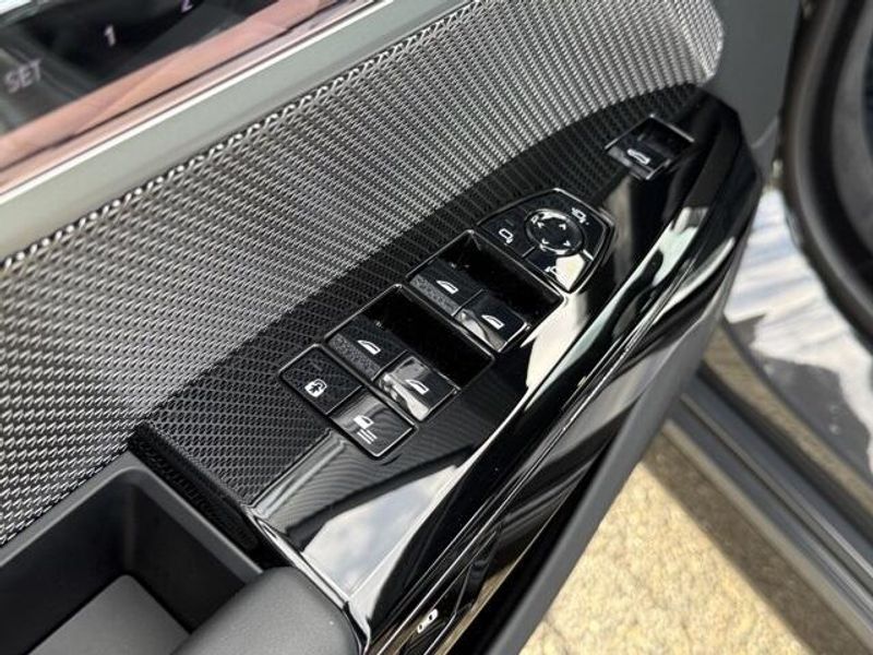 Used 2025 BMW 7 Series 760i xDriveImage 19