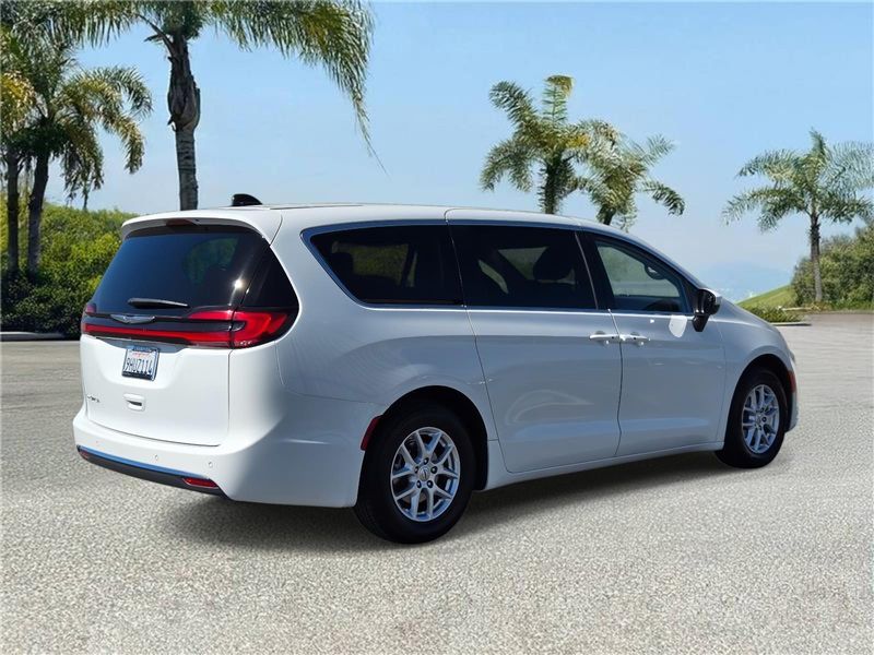 Used 2023 Chrysler Pacifica Touring L FWD