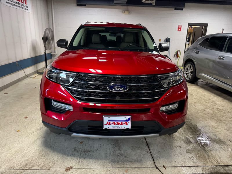 2023 Ford Explorer XLT photo 2
