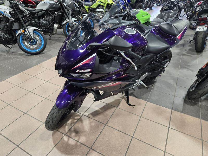 2023 Yamaha YZFR3 ABS Image 4