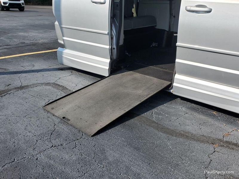 Used 2012 Dodge Grand Caravan SXTImage 19