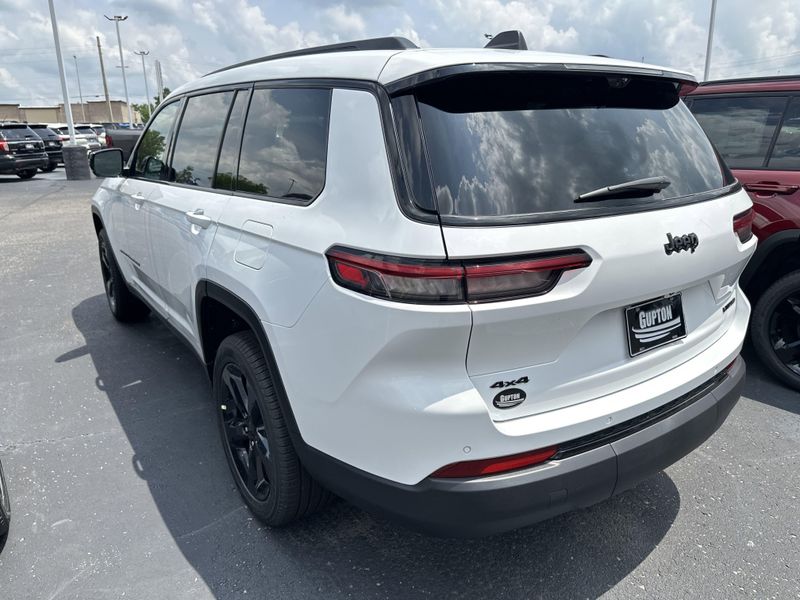 2025 Jeep Grand Cherokee L Limited 4x4Image 8