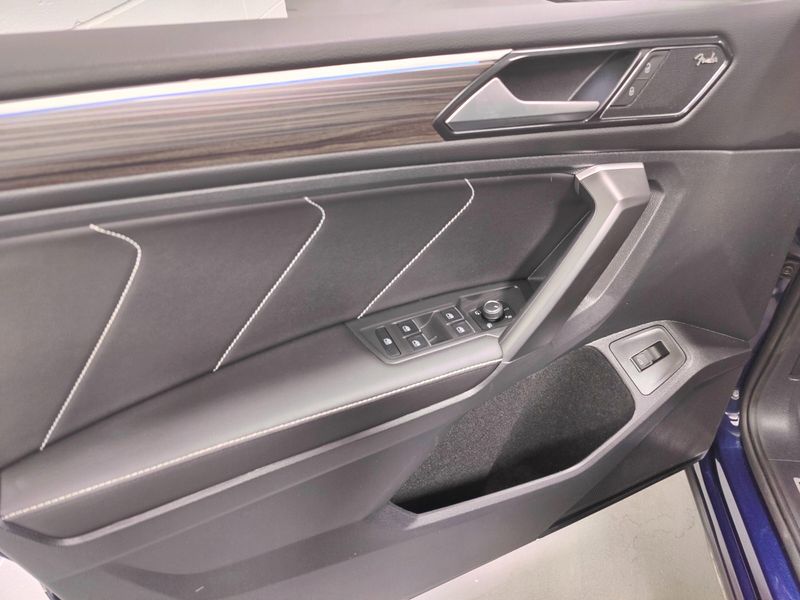 Used 2024 Volkswagen Tiguan AWD SEL R-Line w/Sunroof/NavImage 32