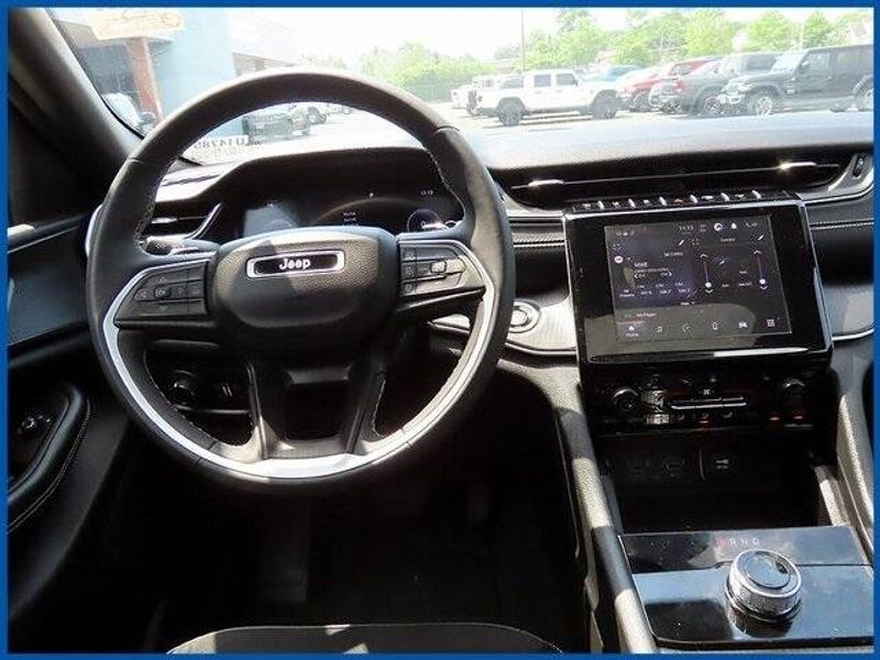 2024 Jeep Grand Cherokee L Altitude XImage 12