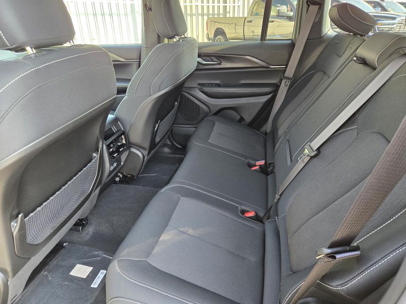 Used 2025 Jeep Grand Cherokee Laredo X 4x2