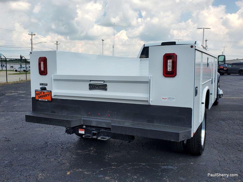 New 2024 RAM 5500 Tradesman Chassis Crew Cab 4x4 84