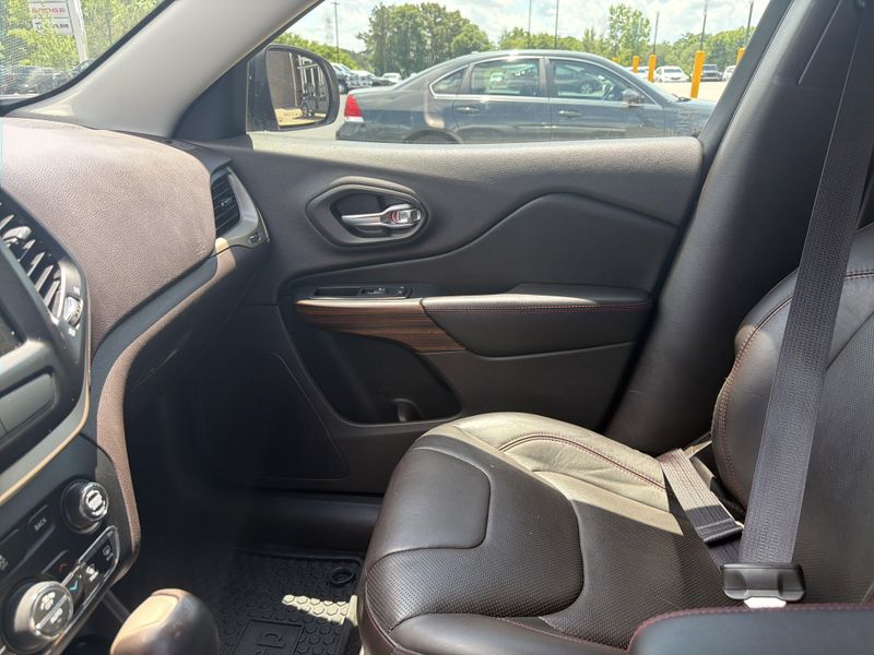Used 2016 Jeep Cherokee TrailhawkImage 38