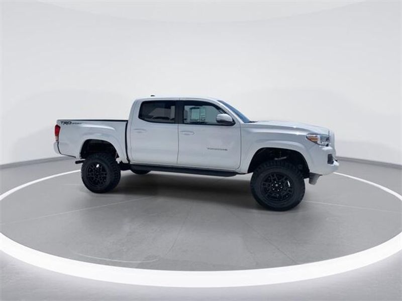 2017 Toyota Tacoma SR5Image 9