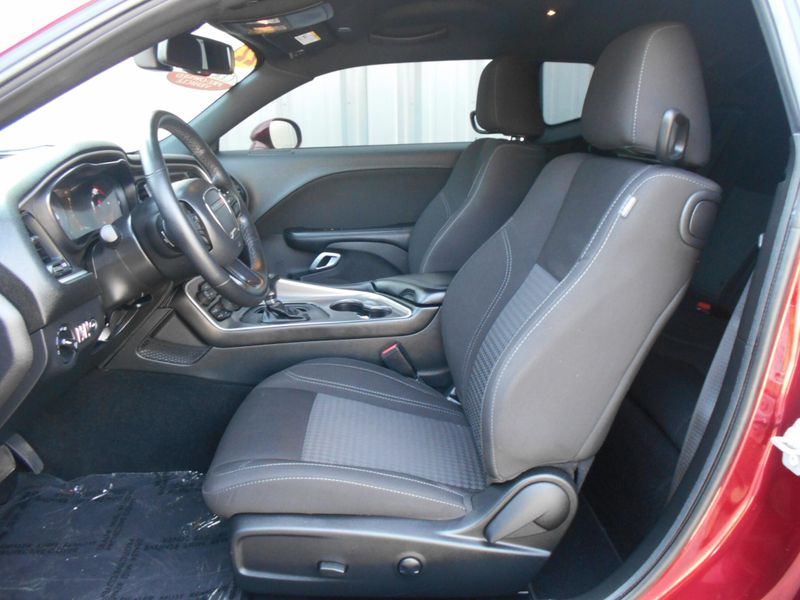 2022 Dodge Challenger SXTImage 6